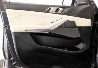 Подержанный автомобиль BMW X5 2021 года (19 фото)