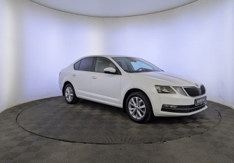 Подержанный автомобиль Skoda Octavia Liftback 2019 года (3 фото)