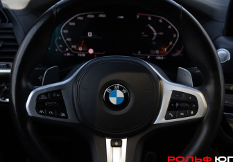 Подержанный автомобиль BMW X4 2021 года (16 фото)