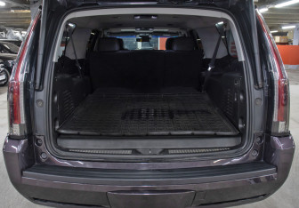 Подержанный автомобиль Cadillac Escalade Suv 2016 года (10 фото)