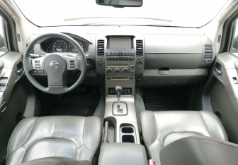 Подержанный автомобиль Nissan Pathfinder 2008 года (11 фото)
