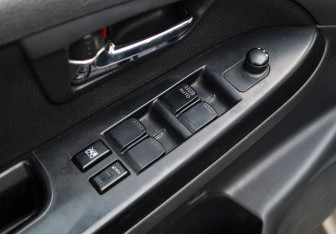 Подержанный автомобиль Suzuki SX4 Sedan 2010 года (15 фото)