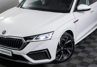 Подержанный автомобиль Skoda Octavia Liftback 2022 года (23 фото)