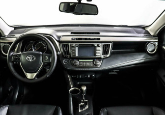 Подержанный автомобиль Toyota RAV4 2014 года (9 фото)