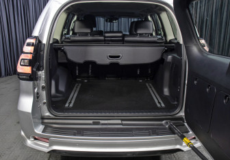 Подержанный автомобиль Toyota Land Cruiser Prado 2021 года (10 фото)