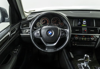 Подержанный автомобиль BMW X3 2015 года (12 фото)