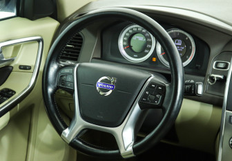 Подержанный автомобиль Volvo XC60 2012 года (16 фото)