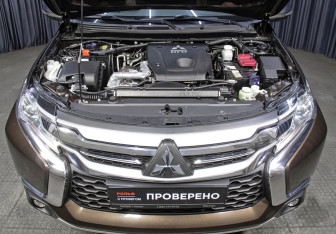 Подержанный автомобиль Mitsubishi Pajero Sport 2019 года (9 фото)