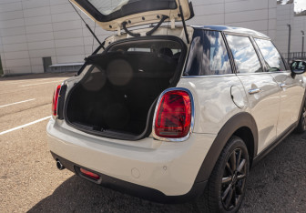 Подержанный автомобиль MINI Hatch 2019 года (15 фото)