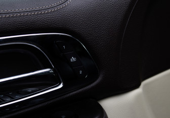 Подержанный автомобиль Cadillac Escalade Suv 2010 года (17 фото)