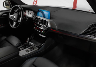 Подержанный автомобиль BMW X4 2019 года (9 фото)