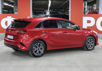 Подержанный автомобиль Kia Ceed Hatchback 2019 года (5 фото)