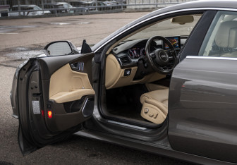 Подержанный автомобиль Audi A7 2013 года (9 фото)