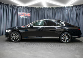 Подержанный автомобиль Genesis G90 2022 года (8 фото)