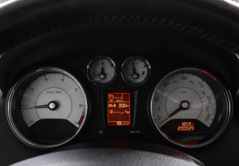 Подержанный автомобиль Peugeot 308 Hatchback 2011 года (7 фото)