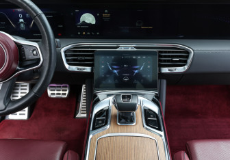 Подержанный автомобиль Hongqi E-HS9 2020 года (17 фото)