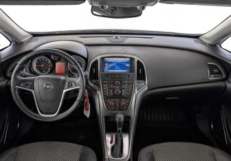 Подержанный автомобиль Opel Astra Hatchback 2012 года (14 фото)