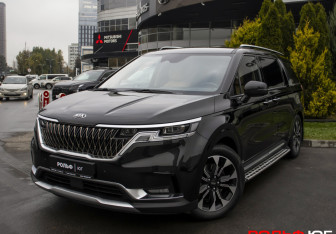 Подержанный автомобиль Kia Carnival 2021 года (26 фото)