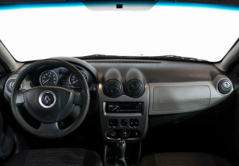 Подержанный автомобиль Renault Sandero 2012 года (6 фото)