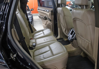 Подержанный автомобиль Porsche Cayenne 2013 года (14 фото)