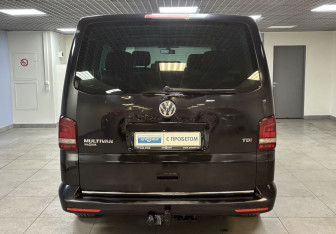 Подержанный автомобиль Volkswagen Multivan 2013 года (6 фото)