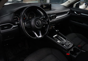 Подержанный автомобиль Mazda CX-5 2017 года (11 фото)