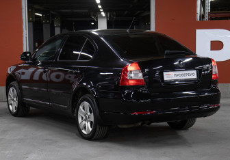 Подержанный автомобиль Skoda Octavia Liftback 2013 года (7 фото)