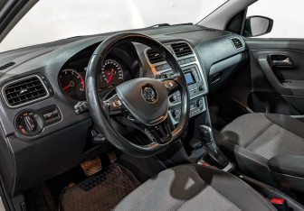 Подержанный автомобиль Volkswagen Polo Sedan 2018 года (16 фото)