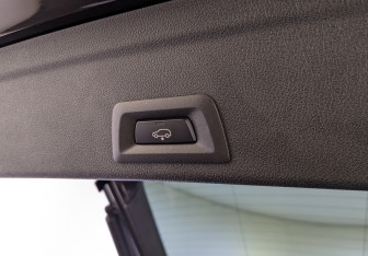 Подержанный автомобиль BMW X6 2025 года (11 фото)