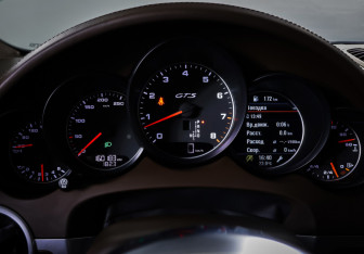 Подержанный автомобиль Porsche Cayenne 2015 года (16 фото)