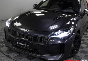 Подержанный автомобиль Kia Stinger 2021 года (22 фото)