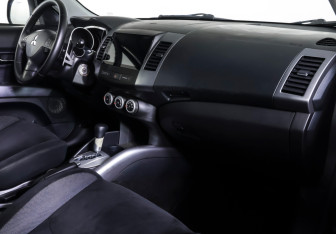 Подержанный автомобиль Mitsubishi Outlander 2007 года (10 фото)