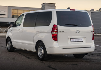 Подержанный автомобиль Hyundai H-1 2020 года (7 фото)