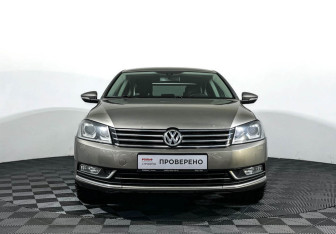 Подержанный автомобиль Volkswagen Passat Sedan 2012 года (2 фото)