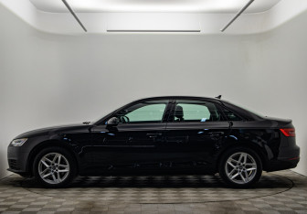 Подержанный автомобиль Audi A4 Sedan 2017 года (8 фото)