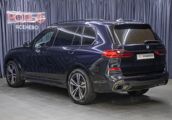 Подержанный автомобиль BMW X7 2020 года (7 фото)