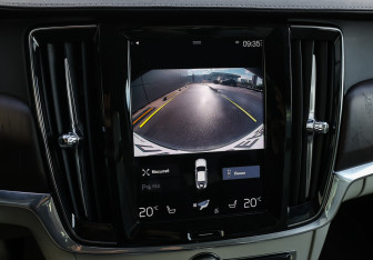 Подержанный автомобиль Volvo S90 2021 года (18 фото)