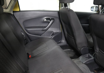 Подержанный автомобиль Volkswagen Polo Sedan 2017 года (18 фото)