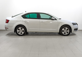 Подержанный автомобиль Skoda Octavia Liftback 2020 года (4 фото)