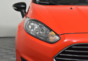 Подержанный автомобиль Ford Fiesta Sedan 2016 года (7 фото)