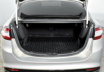 Подержанный автомобиль Ford Mondeo Sedan 2016 года (18 фото)