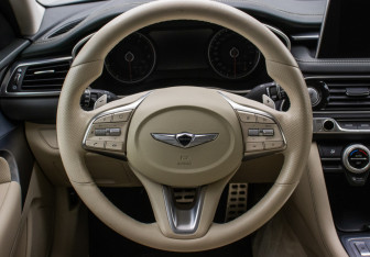 Подержанный автомобиль Genesis G70 2019 года (14 фото)