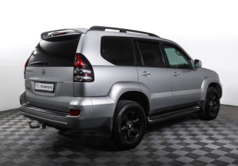 Подержанный автомобиль Toyota Land Cruiser Prado 2007 года (5 фото)