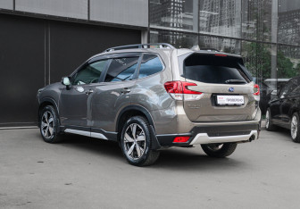 Подержанный автомобиль Subaru Forester Suv 2019 года (6 фото)