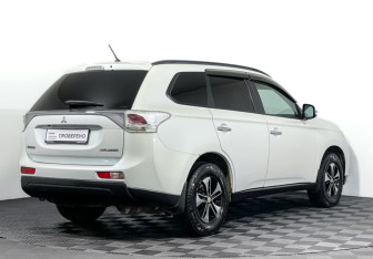 Подержанный автомобиль Mitsubishi Outlander 2013 года (5 фото)