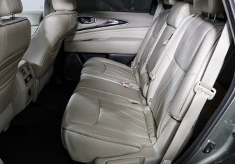 Подержанный автомобиль Infiniti QX60 2017 года (10 фото)