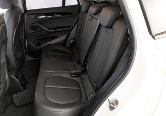 Подержанный автомобиль BMW X1 2020 года (18 фото)