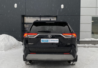 Подержанный автомобиль Toyota RAV4 2019 года (7 фото)