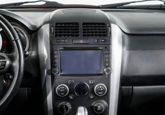 Подержанный автомобиль Suzuki Grand Vitara 2013 года (10 фото)