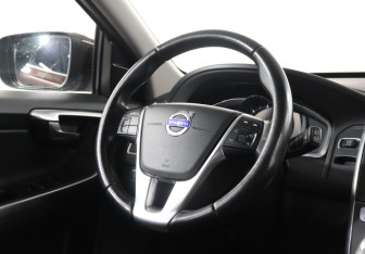 Подержанный автомобиль Volvo XC60 2014 года (15 фото)